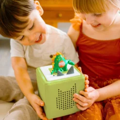 Laurie Berkner Tonie -TONIES Shop Tonies PDP Assets laurie berkner lifestyle 2 scaled